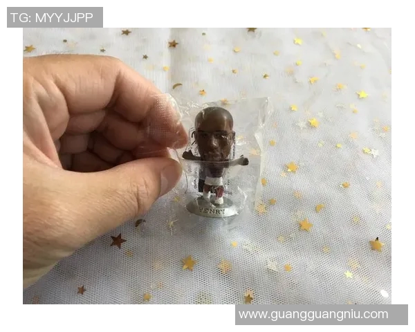 足球球星缩小版人物手办收藏热潮引发年轻群体追捧